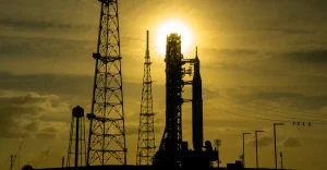 Il progetto della base lunare Artemis solleva dubbi legali significativi.