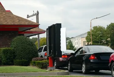 10 consigli essenziali per mangiare fast food in modo più sano e consapevole