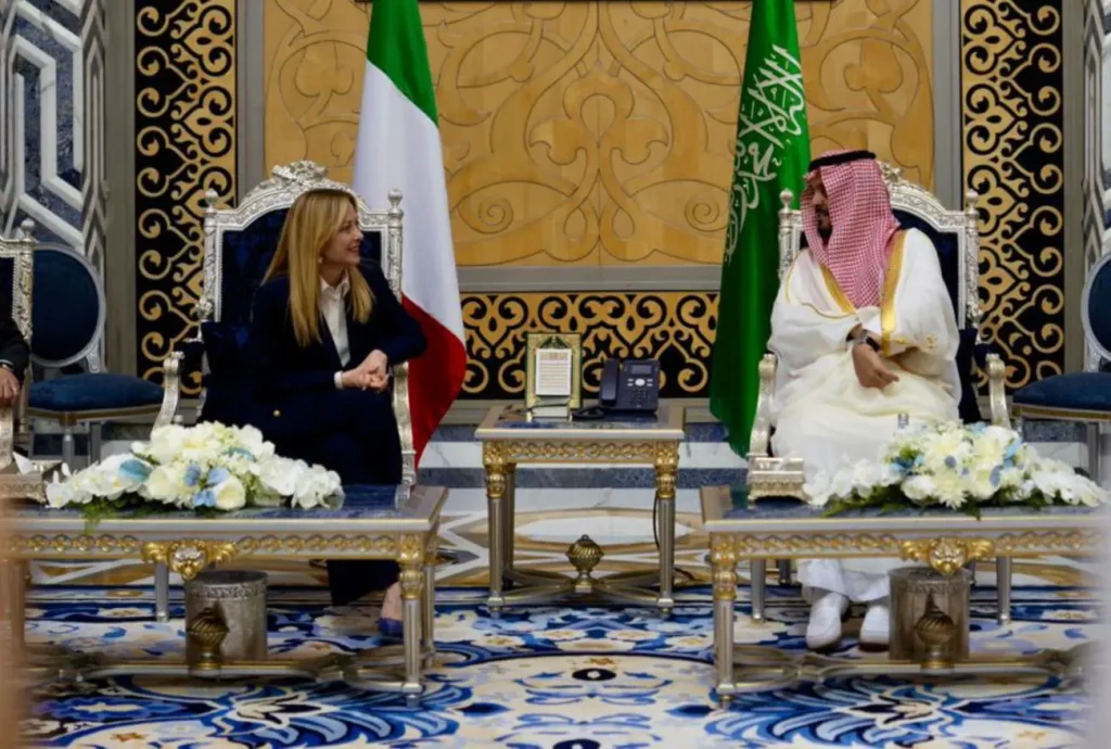 Meloni: “Sincerità con gli Usa e missione nel Golfo per solidarietà e forniture”.