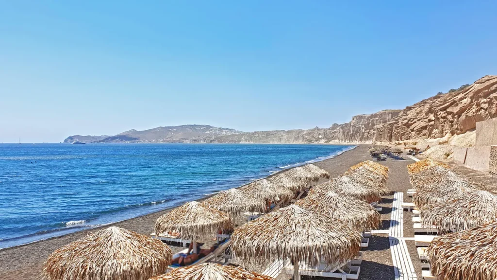 Le spiagge imperdibili di Santorini secondo un esperto: scopri le migliori destinazioni balneari.