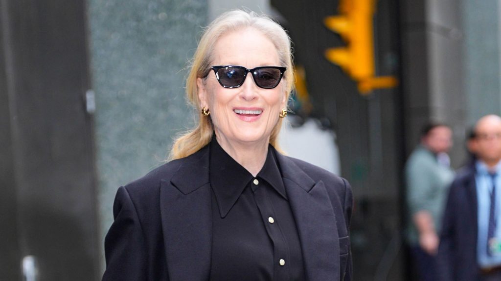 Meryl Streep: Trio di accessori per dare un tocco chic al suo outfit nero.