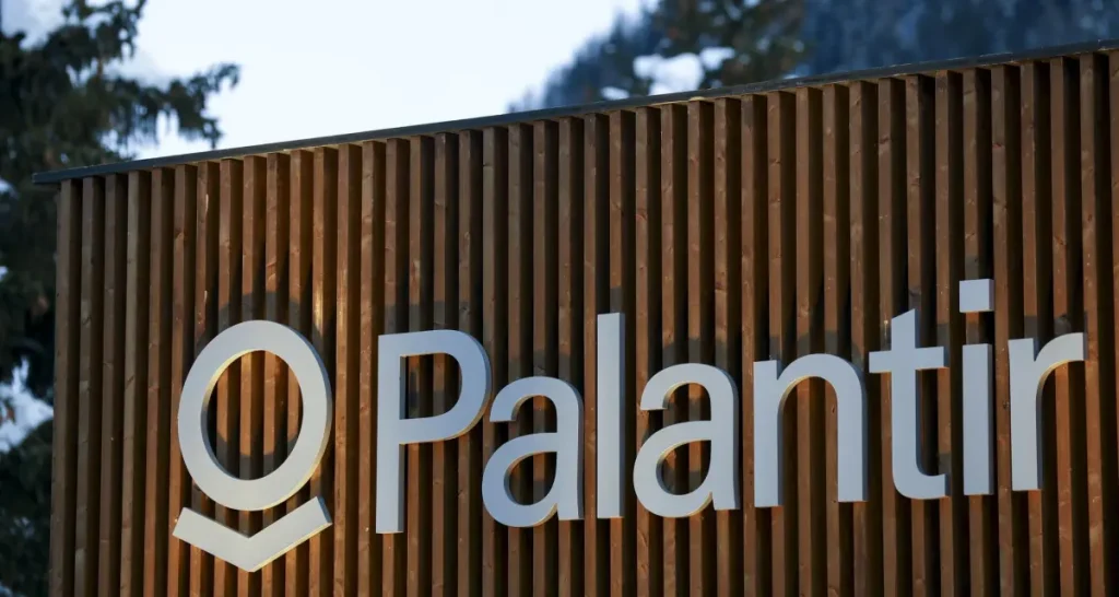Palantir: contrasto alle culture “regressive” e difesa dell’inclusività in un mondo che cambia.