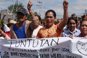 Progetti geotermici in Indonesia bloccati per le preoccupazioni delle comunità indigene sulla giustizia.