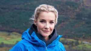 Helen Skelton potezza il trend heritage con un elegante stile outerwear primaverile.