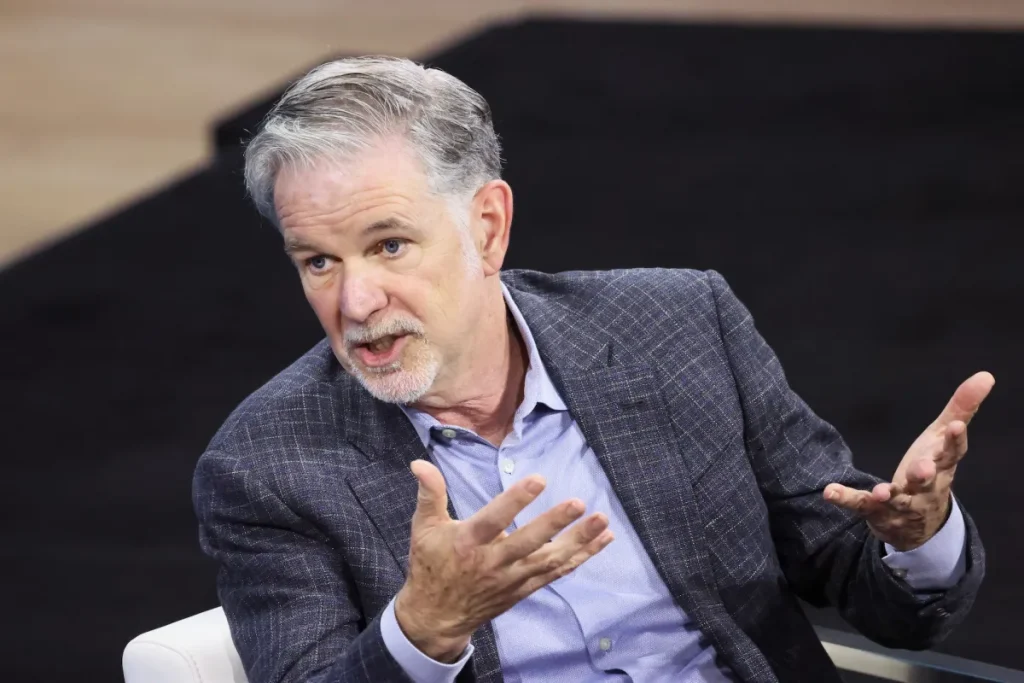Reed Hastings, cofondatore di Netflix, lascia il consiglio di amministrazione dell’azienda.