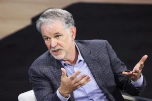 Reed Hastings, cofondatore di Netflix, lascia il consiglio di amministrazione dell’azienda.