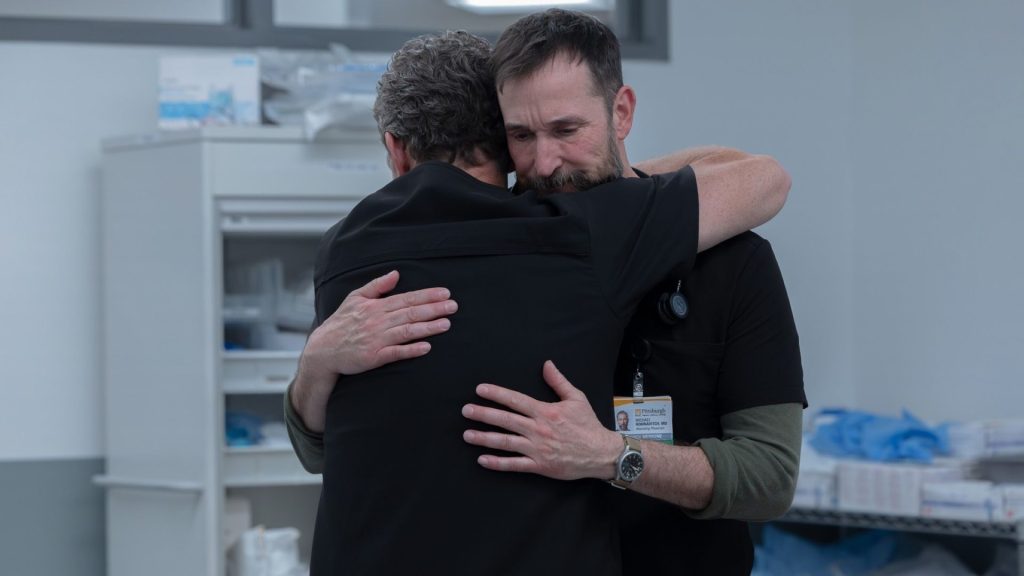 Il finale della stagione 2 di The Pitt: rivelazioni scioccanti e destini incrociati.