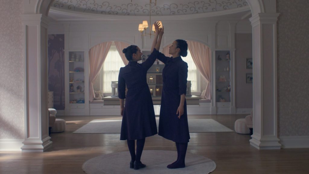 The Testaments: Due adolescenti sfidano regole oppressive in una lotta per la libertà.