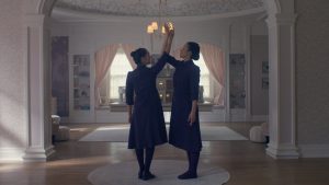 The Testaments: Due adolescenti sfidano regole oppressive in una lotta per la libertà.