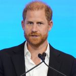 Harry racconta il dolore della perdita e il cambiamento sotto sorveglianza costante.