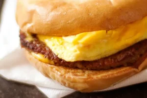 Cosa Nasconde Davvero il Cibo da Fast Food: Ingredienti e Impatti sulla Salute