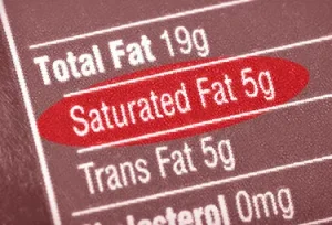 Qual alimenti contengono più grassi saturi? Confronto e analisi rapida
