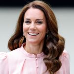 Kate Middleton e il suo elegante vestito rosa: un look estivo indimenticabile e ispiratore.