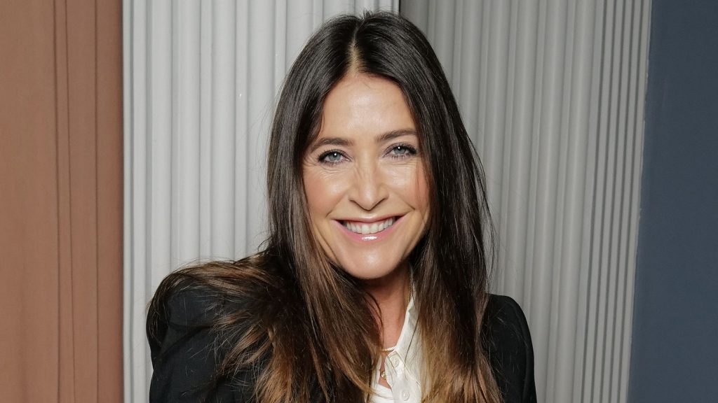 Vacanze in vista: il guardaroba estivo elegante di Lisa Snowdon ispira viaggi indimenticabili.