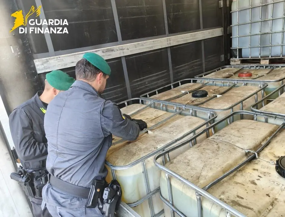 Sequestrati 27mila litri di gasolio di contrabbando a Padova: guarda il video!