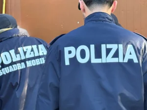 Roma: sei arresti recenti contro ladri d’auto e borseggiatori in aumento.