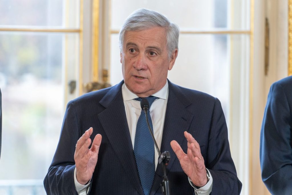 Iran, Tajani: “Fermare l’escalation, lavorare per cessate il fuoco e riapertura di Hormuz”.