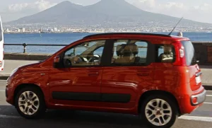 Nel 2025, Panda, 500 e Golf guidano le ricerche di auto usate in Italia.