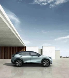 Nissan Ariya my26: design rinnovato e tecnologie all’avanguardia per un’auto elettrica innovativa.