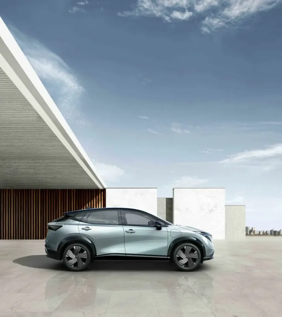 Nissan Ariya my26: design rinnovato e tecnologie all’avanguardia per un’auto elettrica innovativa.