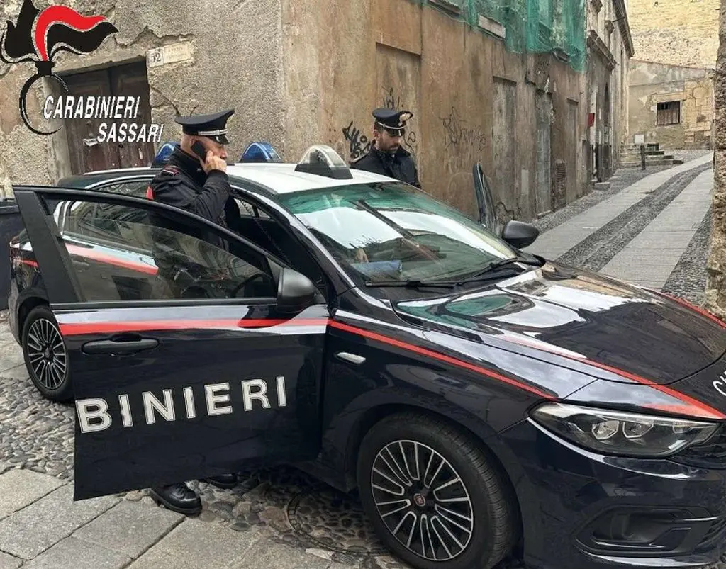 Latitante di tratta umani trovato a Sassari, nascosto in un armadio.
