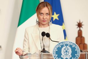 Meloni: il modello Italia per l’immigrazione riconosciuto dal Consiglio d’Europa.