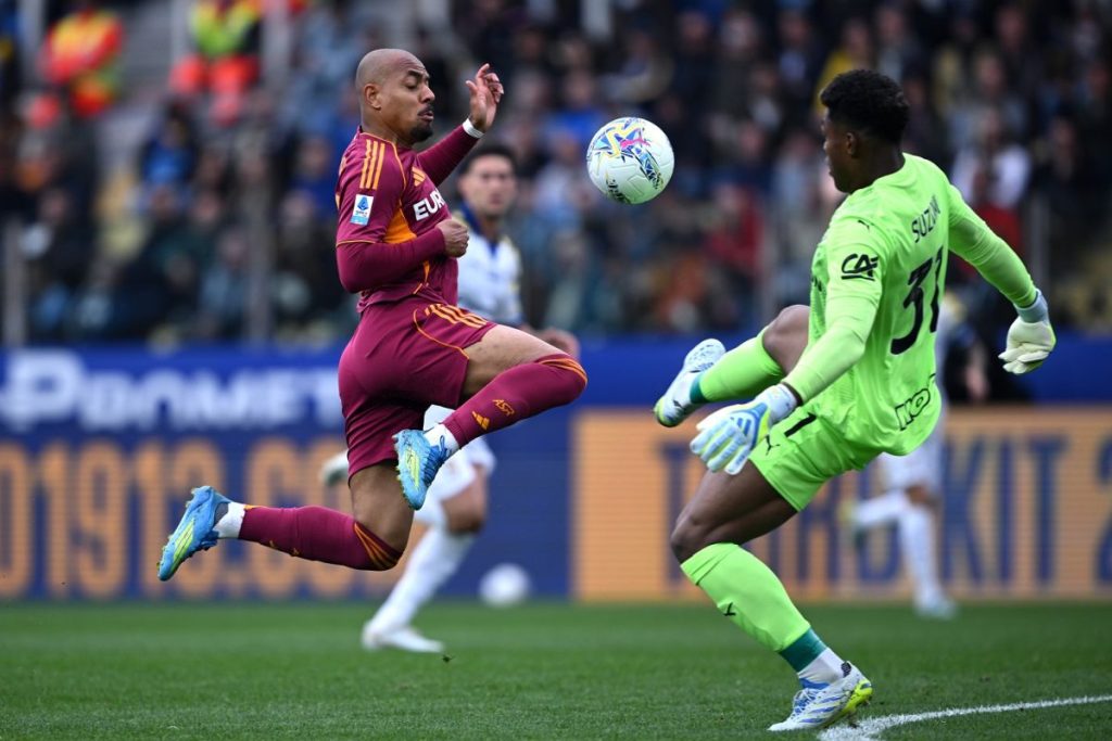 Roma trionfa 3-2 a Parma: rimonta incredibile e sogni di Champions in vista!