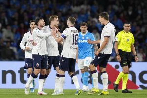 Napoli perde contro il Bologna e rinvia la qualificazione Champions League. Delusione azzurra.