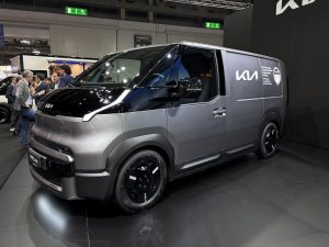 Kia PV5 Cargo: Innovazione elettrica con design modulare per il futuro della mobilità sostenibile.