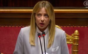 Meloni al Senato: più dialogo e meno polemiche su questioni strategiche. Video esclusivo.