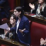 Schlein: “Governo Meloni distante dalla realtà, basta larghe intese con Forza Italia.”