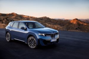 Pirelli lancia pneumatici speciali per la BMW iX3 elettrica: prestazioni elevate e sostenibilità.