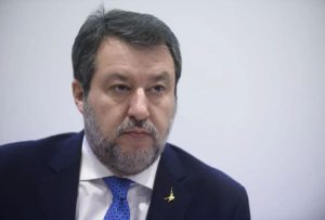 Salvini propone revoca della cittadinanza per immigrati colpevoli di reati gravi.