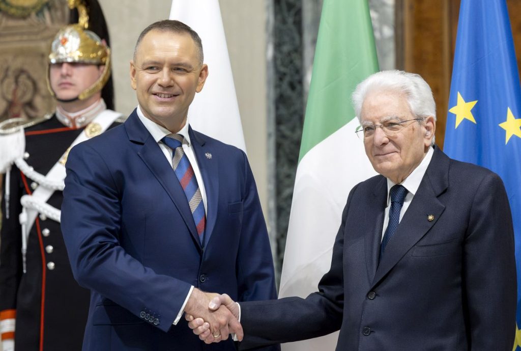 Italia-Polonia: Mattarella a Nawrocki celebra un’amicizia storica e duratura tra i due Paesi.