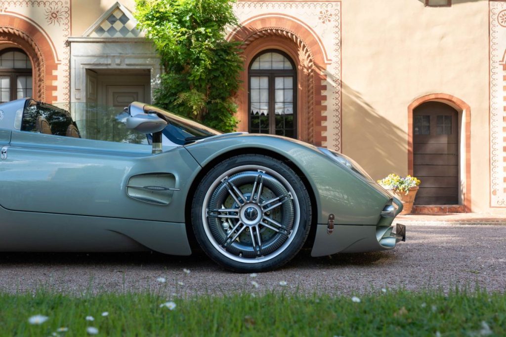 Pirelli Cyber Tyre: 1.500 km di emozioni al volante della straordinaria Pagani Utopia.