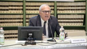 Vella: Innovazione farmaceutica fondamentale, ma il benessere delle persone resta prioritario.