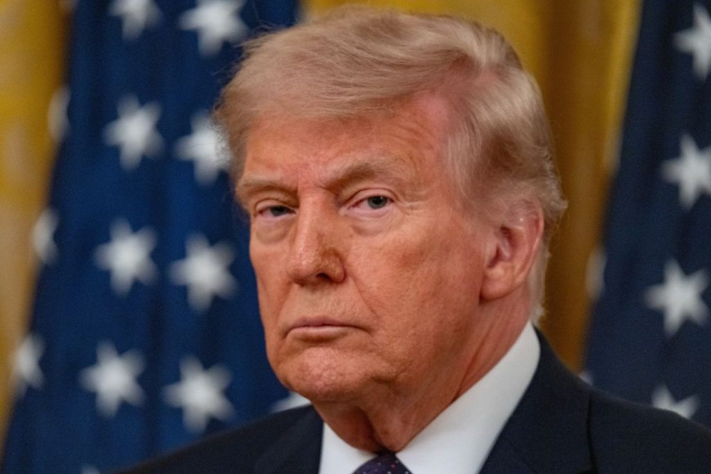 Trump: “Negoziati in corso per riaprire lo Stretto di Hormuz e raggiungere un accordo con l’Iran”