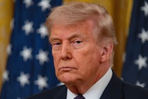 Trump: “Negoziati in corso per riaprire lo Stretto di Hormuz e raggiungere un accordo con l’Iran”