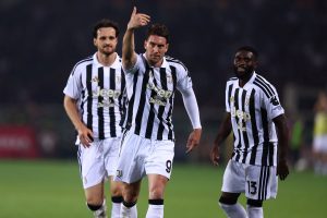 Vlahovic illude, ma la Juve pareggia nel derby e si avvicina all’Europa League.