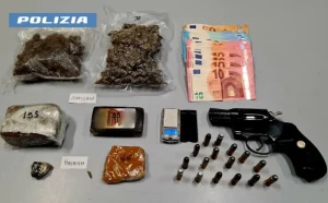 Maxi blitz a Reggio Calabria: 32 arresti per traffico di droga, armi ed estorsioni.