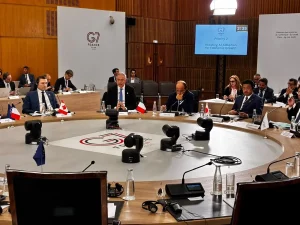 G7: Urso promuove autonomia strategica e approccio antropocentrico per gestire l’intelligenza artificiale.