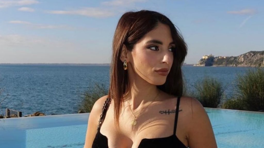 Valentina Riccio spiega il rinvio delle nozze con Antonio Panico e parla della gravidanza.