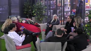 Grande Fratello Vip: Alessandra Mussolini e Antonella Elia contro Francesca Manzini in una notte intensa.
