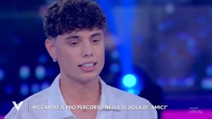 Amici 25: Riccardo Stimolo difende Alessio Di Ponzio dalle polemiche omofobe sui social.