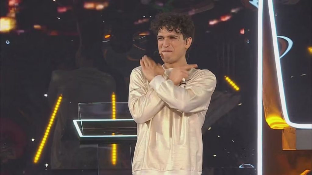 Amici 25: Nicola conquista la giuria con una dedicata coreografia per la mamma e vola in Finale.