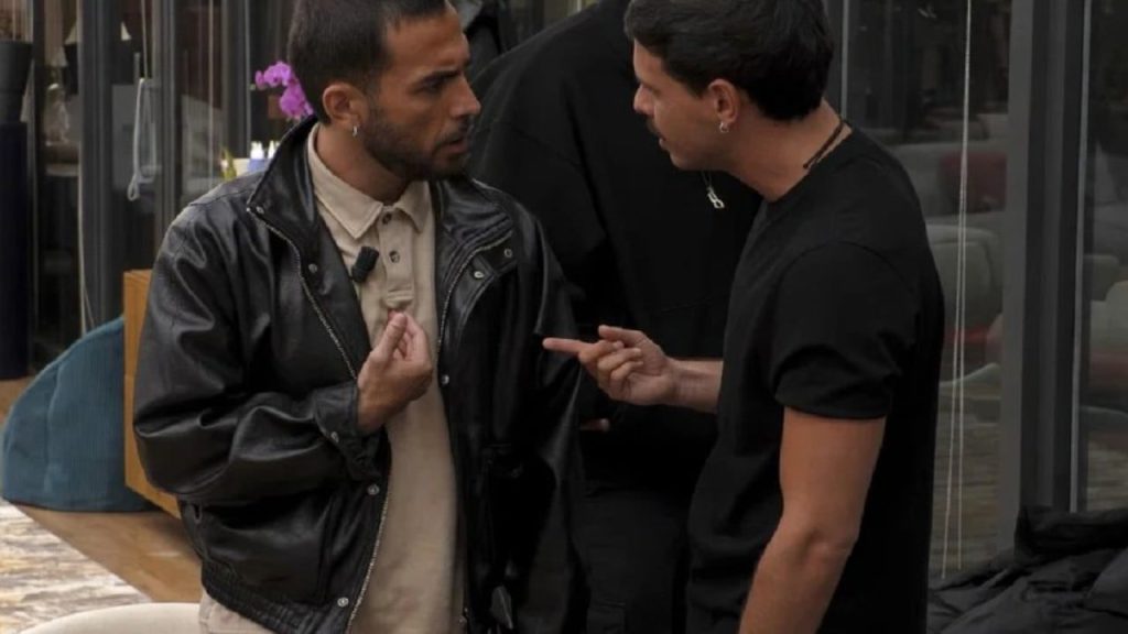 Grande Fratello Vip: tensione tra Renato e Raul per una battuta su Lucia Ilardo.