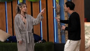 Lucia infuriata avverte Renato: “Ora svelo tutto!” nel Grande Fratello Vip.