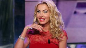 Valeria Marini riscrive 9 settimane e 1/2: l’ex di Temptation Island conquista il web!