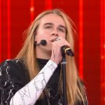 Aaron di Amici rivela: “Non avrei mai pensato di scrivere canzoni così belle”.