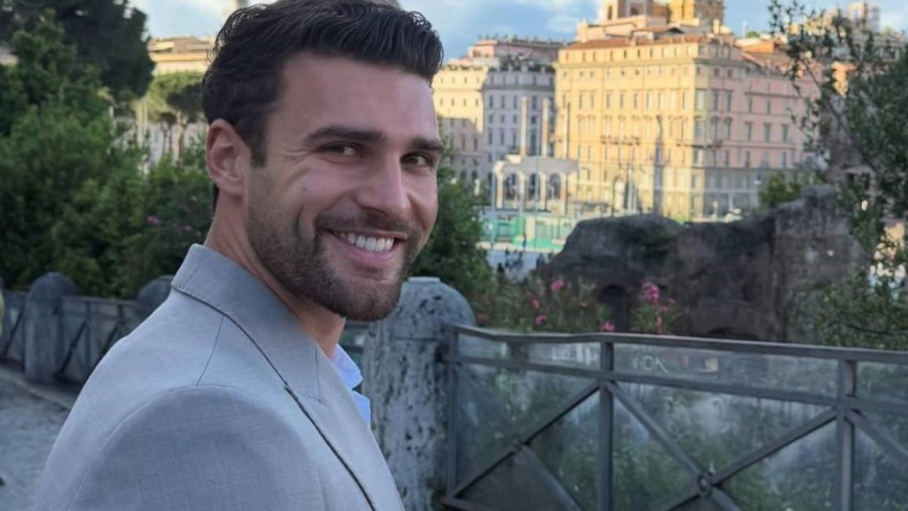 Flavio Ubirti commenta la rottura con Nicole Belloni: “Valori diversi ci hanno allontanati”.
